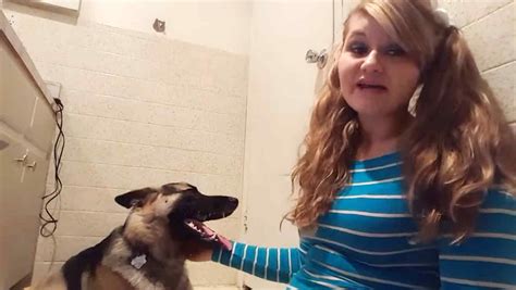 Video De Una Joven Dando Diez Razones Para Tener Sexo Con Perros Se