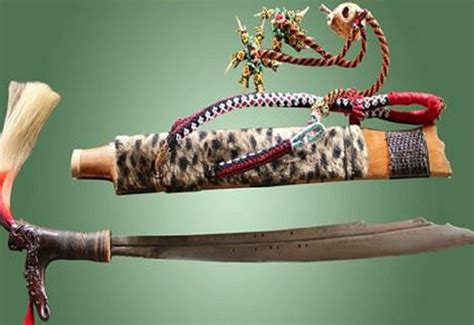 Senjata Tradisional Suku Dayak Dipakai Untuk Berburu Dan Upacara The
