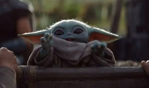 Photo Baby Yoda Waving Goodbye