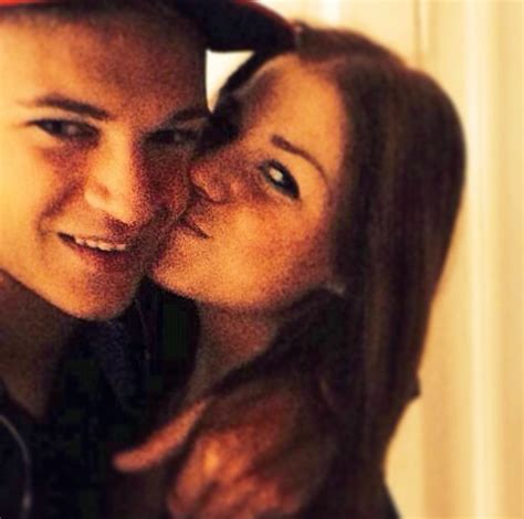 Shooting star joshua kimmich lernte freundin lina meyer in leipzig kennen, wo der gebürtige schwabe von 2013 bis 2015 beim zweitligisten rb leipzig spielte. wagsworldwide: Joshua Kimmich und Freundin Lina...