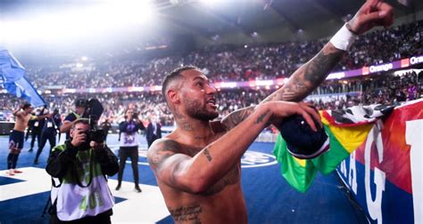 Psg Quelques Heures Après Le Message Des Ultras Neymar Fait Un Geste