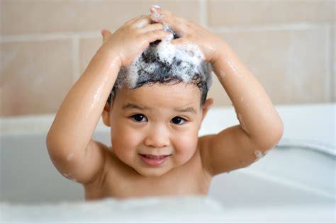You need the right types of shampoos, body washes, toys, and, most importantly the right bathtub. Children's Bath Safety | Freestyle