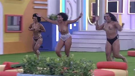 BBB Natália Deodato Linn e Jessilane Alves nuas pulando na piscina sem nenhuma vergonha