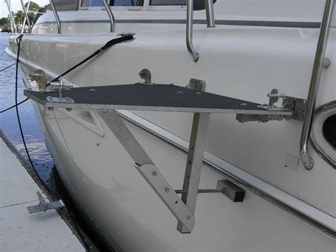 Our boat ramps are custom manufactured to meet your specific ramp needs. boat boarding ramps,Passerelle,solution,STEADI-PLANK ...