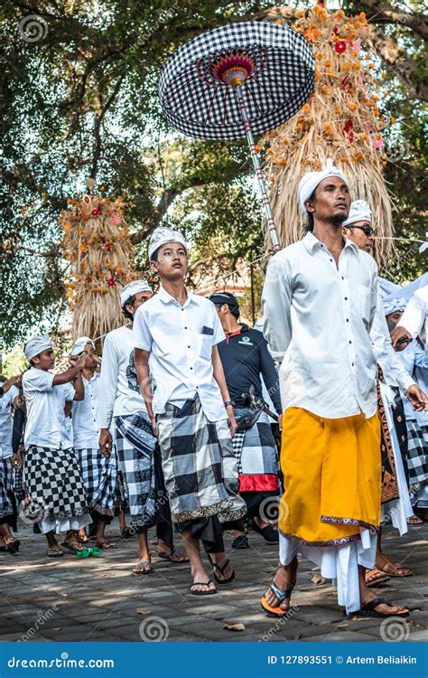 Bali Indonesia September 25 2018 Balinese Men In Traditional