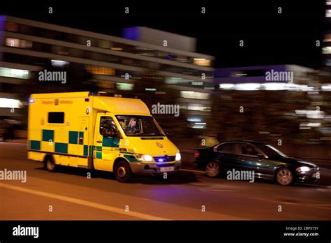 Ambulance Lights At Night Hi Res Stock Photography And Images Alamy