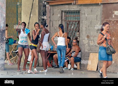 Kubanische Teenager Mädchen Auf Der Straße Vieja Havanna Kuba