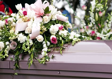 What to Do With Funeral Flowers