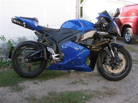 The cbr600f was a balanced sports motorcycle. 2009 Honda CBR600RR CBR600 CBR 600RR 600