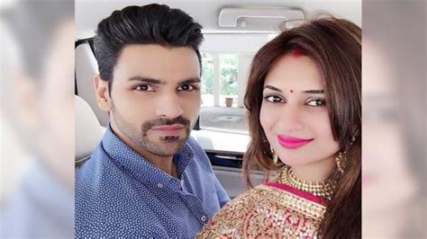 Divyanka Vivek Share Their First Selfie As A Married Couple India Today
