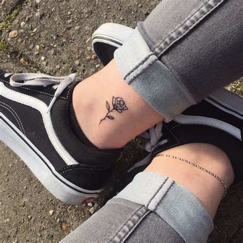 The following top 81 rose vine tattoo ideas showcase opportunities to incorporate the rose and vine into brilliant and exciting tattoo concepts. small rose tattoo ankle | Kız dövmeleri, El dövmeleri ve ...