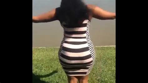 Big Jiggly Booty Twerking And Clapping Youtube