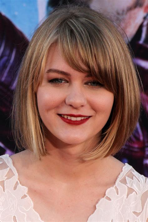 They are also stylish, very versatile notice how she parted her hair directly down the middle so as to bring elegance and equilibrium to her facial. Adorable Short Hairstyles with Bangs 2015 | Hairstyles ...