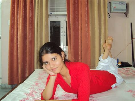 Hot Punjabi Kudi Pictures In Bedroom Beautiful Desi Sexy Girls Hot Videos Cute Pretty Photos