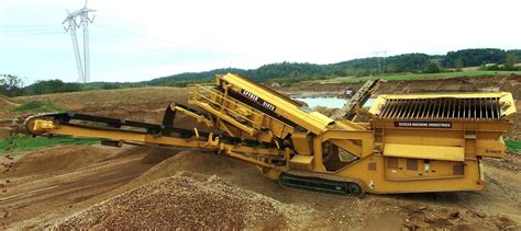 Screening plants cannot not only increase the privacy in your garden, they can make your garden appear larger. Screen Machine Industries Spyder 514TS Screening Plant