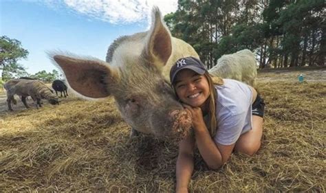 Vegan activist tash peterson has unleashed on a group of children's entertainers south of perth at the weekend while families enjoying their day out watched on. Vegan who raged at 'animal abuser' diners is banned from ALL pubs and restaurants - News07trends