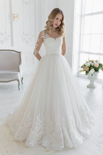 Aufwendige brautkleider bilden den krönenden abschluss bei jeder modenschau und zeichnen sich häufig durch meisterliche designs aus. Brautkleider - NEU Trend Collection 2017 Brautkleid ...