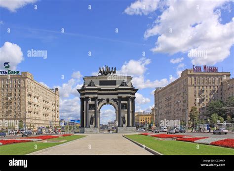 Russia Moscow Triumphal Arch And Kutuzovsky Prospekt Kutuzov Avenue