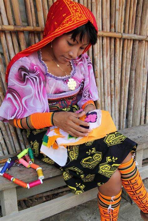 Beautiful Kuna Woman Sovereign Indigenous Of Coastal Panamá Dress