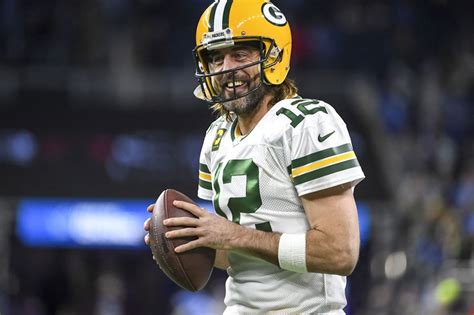 A Breakdown Of Aaron Rodgers Contract Details Upon His Return To Green