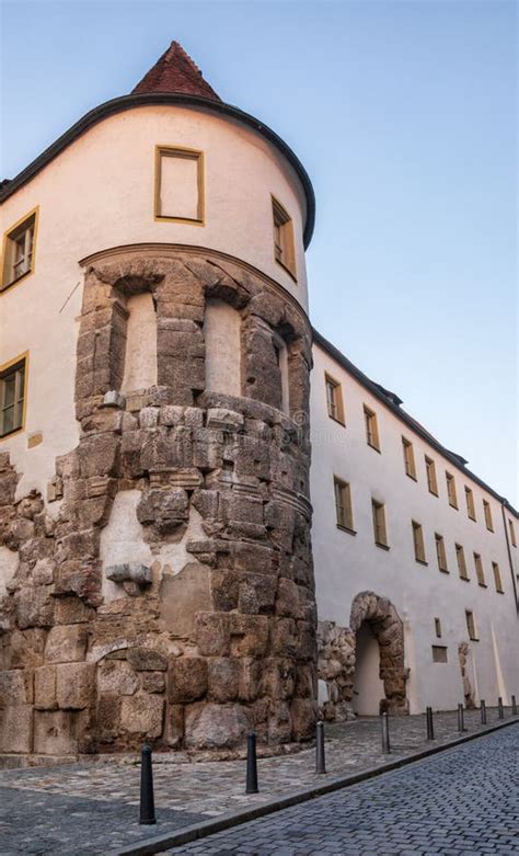 La Torre Romana De Porta Praetoria Permanece En Baviera Alemania De