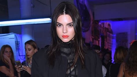 Kendall Jenners Pre Fashion Show Ritual Includes Shaving Her Legs In