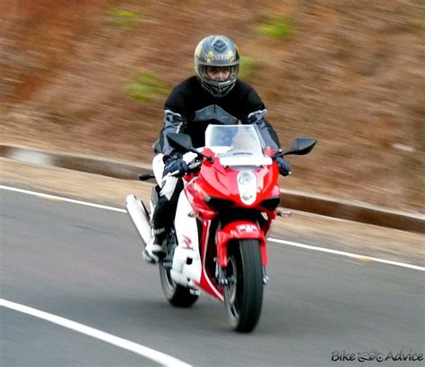 Motoroyale revives the hyosung brand to india with 2018 hyosung gt250r: 2012 Hyosung GT250R India Review and Test Ride