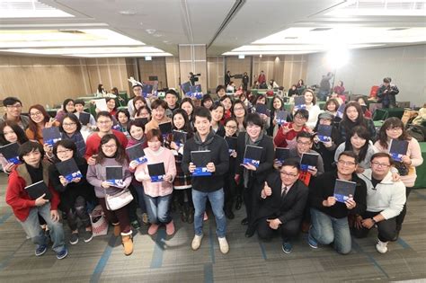 謝哲青。 266,441 個讚 · 5,634 人正在談論這個。關於各種工作邀約／活動經紀／行銷企劃／跨界合作 請直接email 至 finedays52 天下文化─謝哲青在福容大飯店福隆述說星星的故事