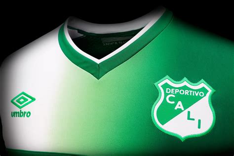 *la indumentaria 2020 viene marcada con los patrocinadores (postobón, wplay.co, efecty águila, colombina 100%, deopies recamier y banco popular) sin numeración. Camisetas Umbro del Deportivo Cali 2017