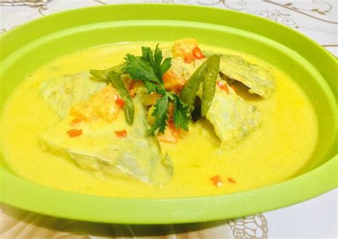 3.tambahkan garam secukup rasa dan siap untuk dihidangkan. Resepi Ikan Bawal Emas Masak Lemak Cili Api ~ Resep ...