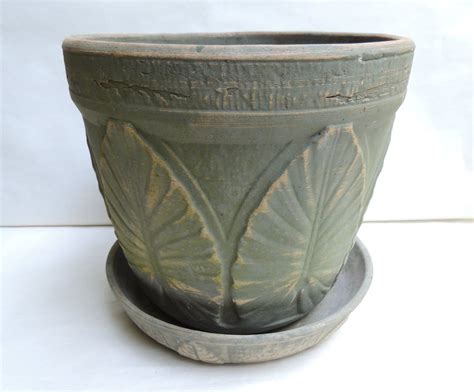 Vintage Flower Pot Usa Pottery 10 Inch Matte Green Glaze Leaf Planter