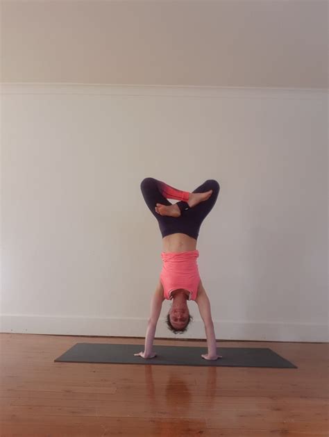 How To Nail A Handstand 10 Tips For Beginners Flying Yogis