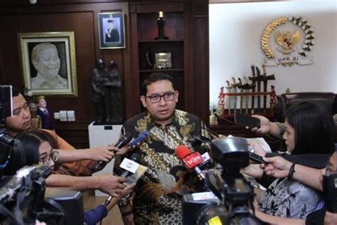 Dunia pendidikan jangan jadi kelinci percobaan. Daftar Cuitan Fadli Zon yang Bikin Heboh - Kabar24 Bisnis.com