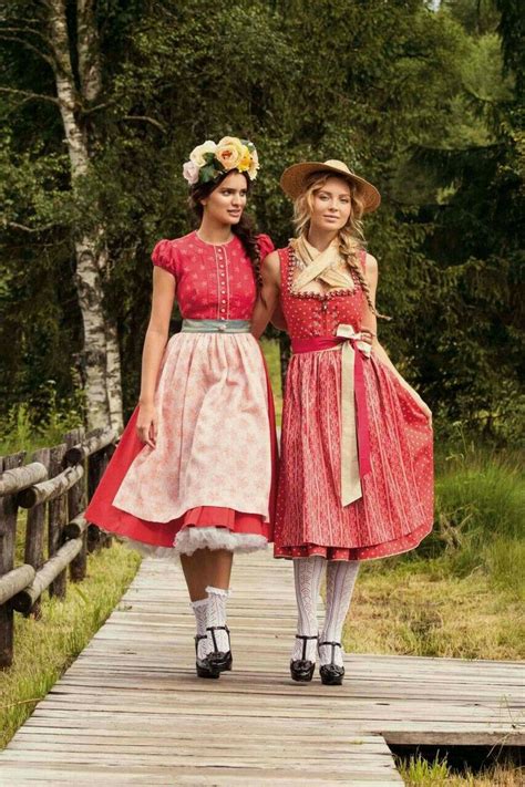 pin von igori auf german girls dirndl trachten dirndl oktoberfest outfit
