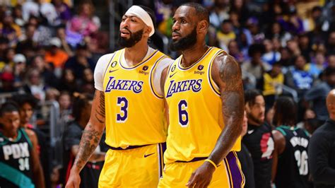 Lebron James Is Single Handedly Keeping The Lakers Afloat Just As