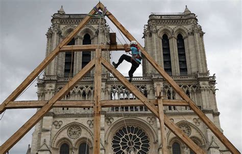 Le Chantier De Notre Dame De Paris Cherche De La Pierre Et Du Bois