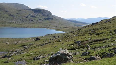 The nature reserve contains a varied landscape with mountain tops, forests and wetlands. Fjällvandring från Ramundberget till Vålådalen via Gåsen ...