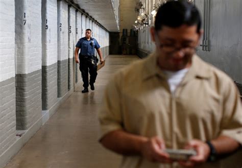 In Us Prisons Tablets Open Window To The Outside World Reuters