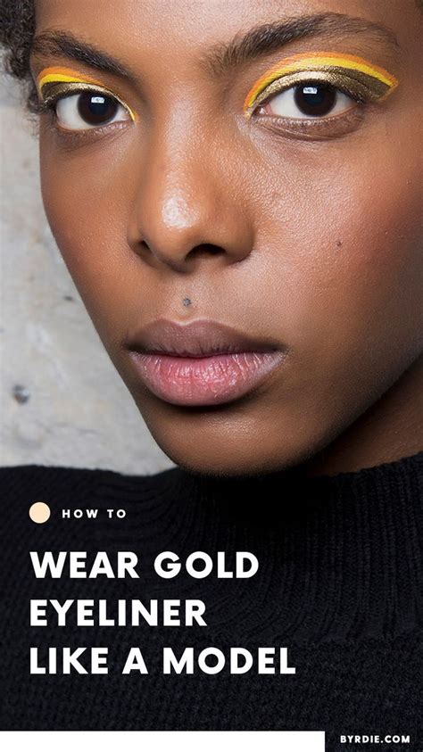 How To Wear Gold Eyeliner Like A Model In 13 Images