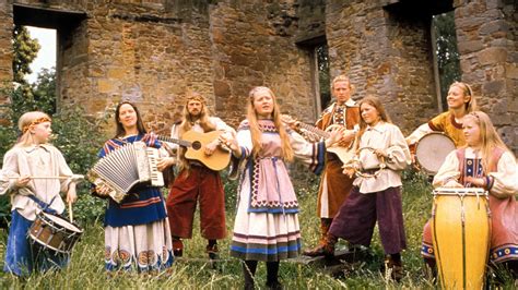The kelly family — father's nose 03:09. Die Kelly Family bringt nach zwölf Jahren ein neues Album ...