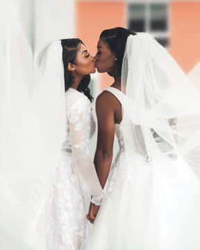 Video Twitter Users React To Video Of Lesbian Couple That Got Married