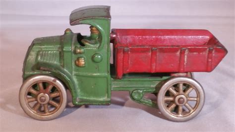 Hubley Cast Iron Mack Dump Truck With Images Antique Toys Vintage