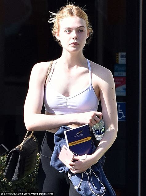 Elle Fanning Resumes Workout Routine In Los Angeles Daily Mail Online