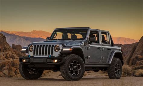 jeeps electric wrangler signals  green future   roading