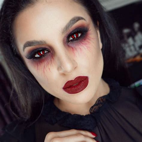 Amazing Vampire Makeup Ideas For Halloween Party Halloween Vampire Halloween Makeup Looks
