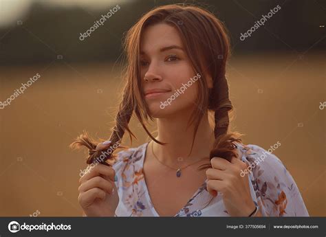 Adult Girl Two Pigtails Summer Brunette Cheerful Mood Funny — Stock