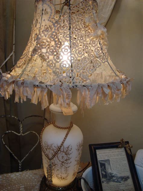 Dream In Cream ~ Dorothy Aka Shabby Y Makes Lovely Lampshades With A