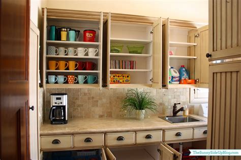 Stack the cotton linens in a color. Organized laundry room - The Sunny Side Up Blog