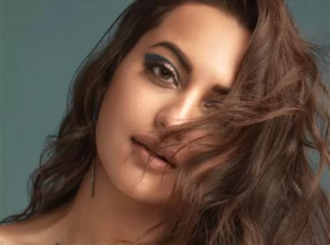 Sonakshi Sinhas Makeup Looks That We Wanna Recreate Take Inspiration