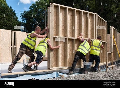 Housebuilding Uk Builders Installing A Prefabricated Timber Wall
